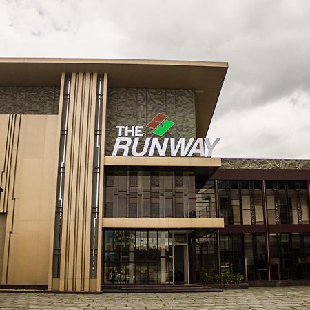The Runway Hotel Kochi エクステリア 写真