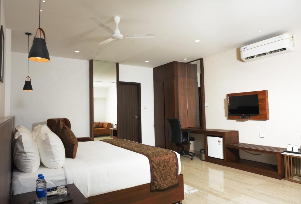 The Runway Hotel Kochi エクステリア 写真