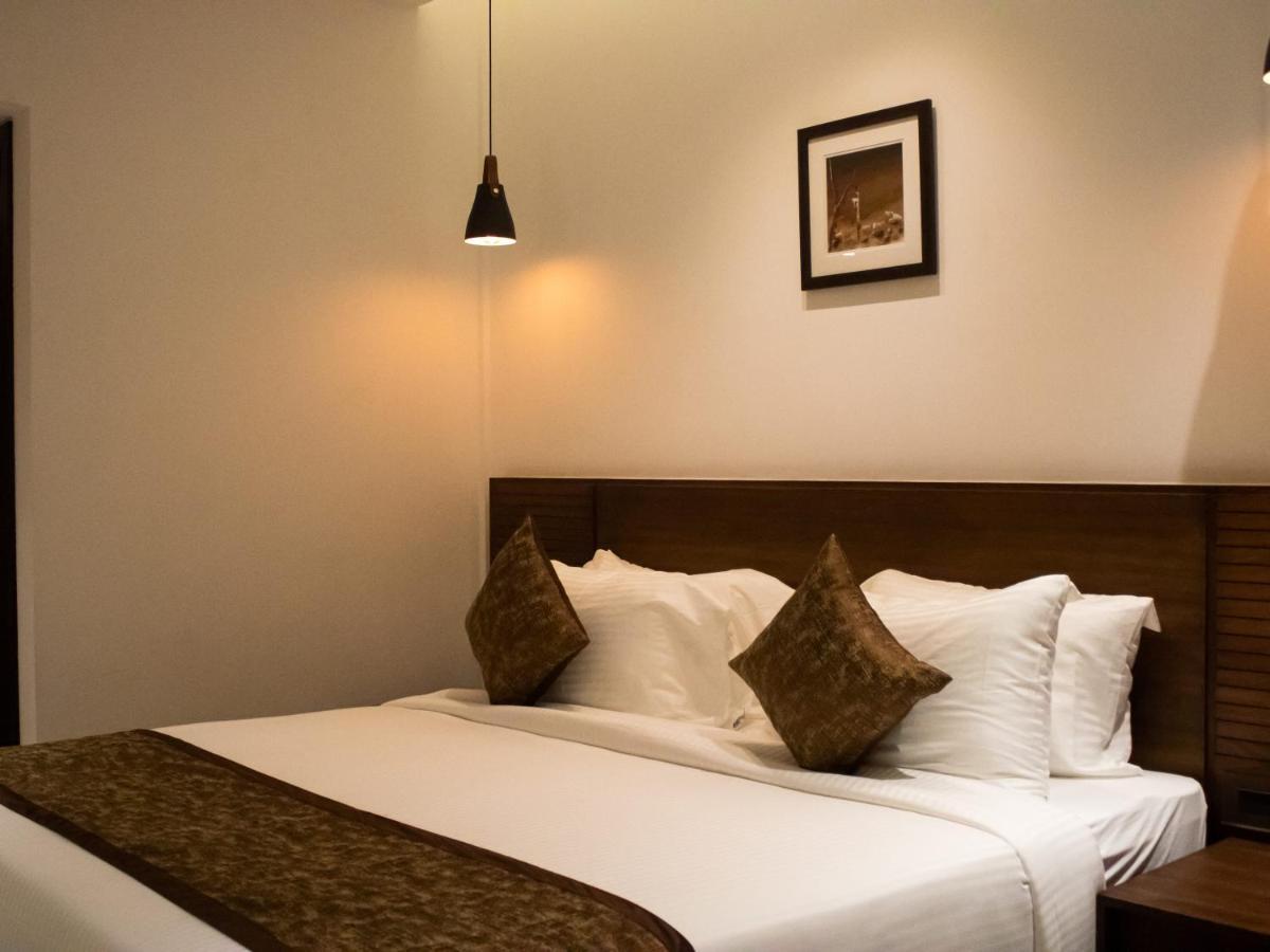 The Runway Hotel Kochi エクステリア 写真