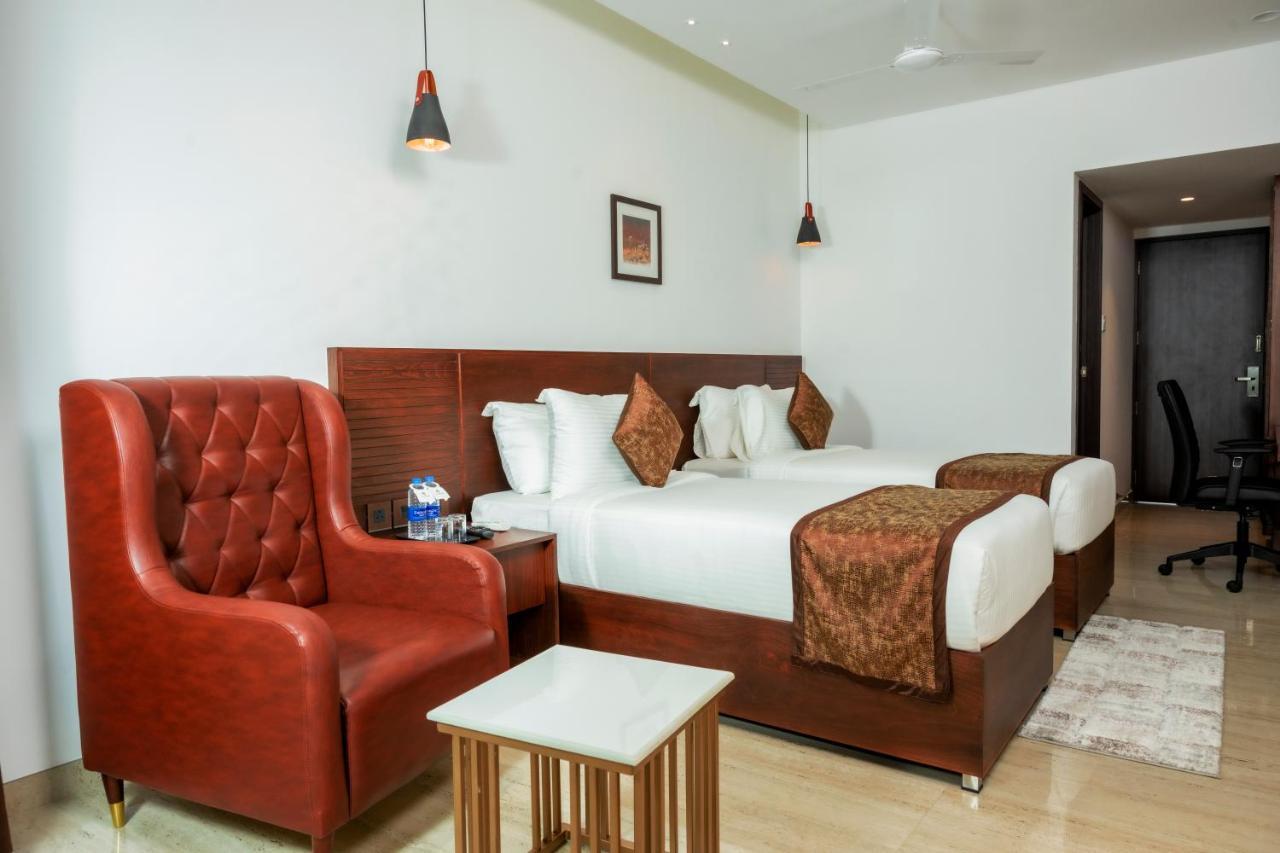 The Runway Hotel Kochi エクステリア 写真